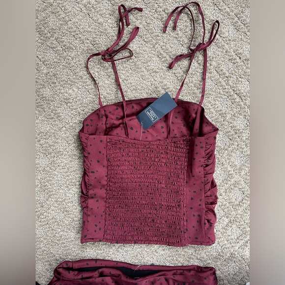 NWT Abercrombie & Fitch Satin Wrap Set in Burgundy Pattern - Picture 5 of 7